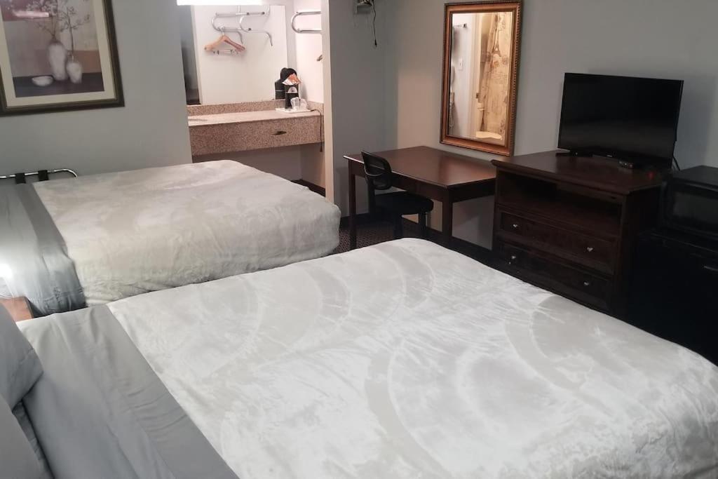 Hotel 2 Queen Beds Hotel Room 220 Booking Stillwater Eksteriør bilde