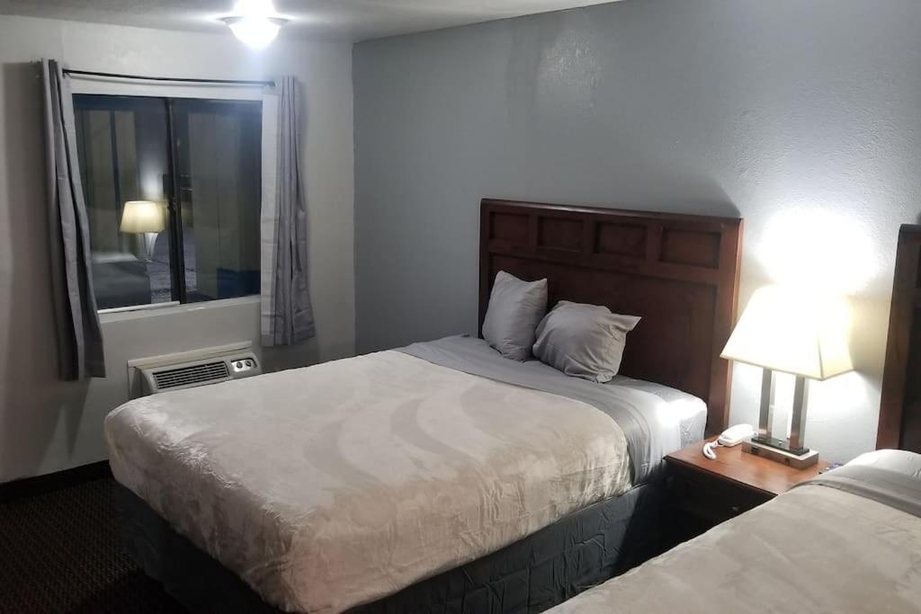 Hotel 2 Queen Beds Hotel Room 220 Booking Stillwater Eksteriør bilde
