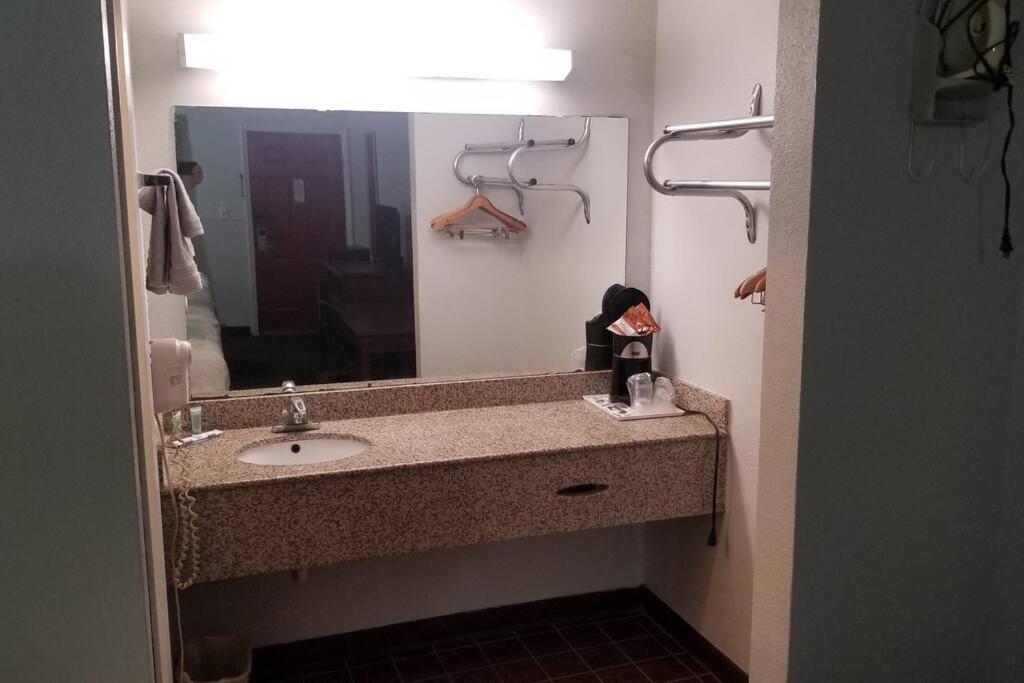 Hotel 2 Queen Beds Hotel Room 220 Booking Stillwater Eksteriør bilde